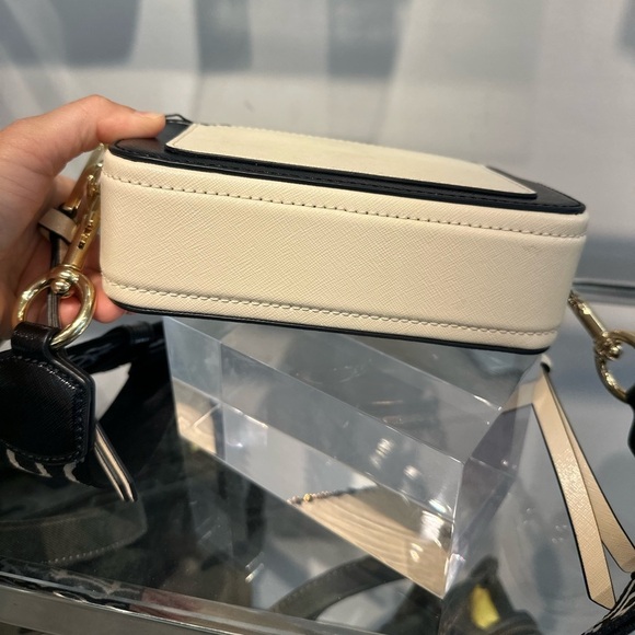 NWT! NEW! Marc Jacobs The Bi-Color Snapshot Cream and Black Crossbody Bag - Picture 9 of 16